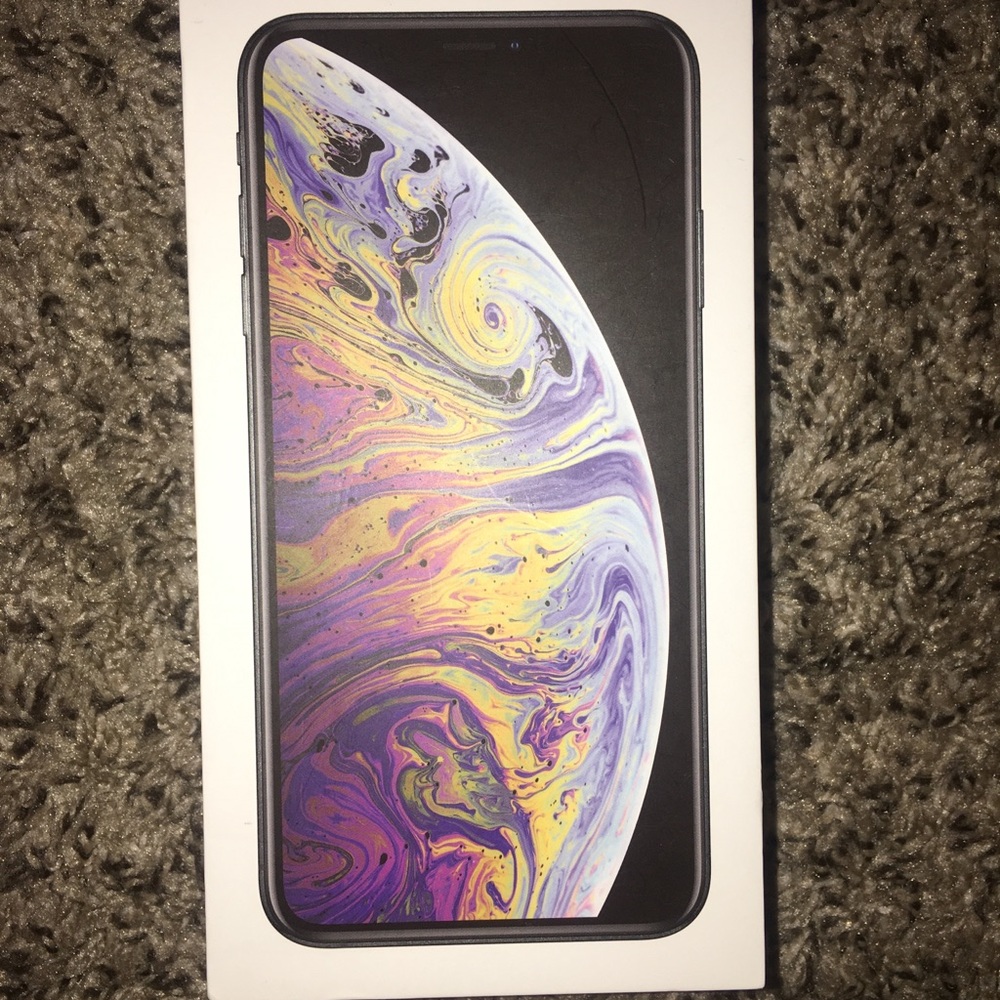iPhone XS Max box